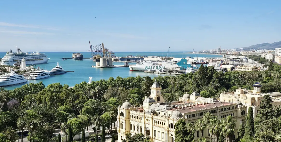Sale of middle floor apartment in Málaga Centro 8