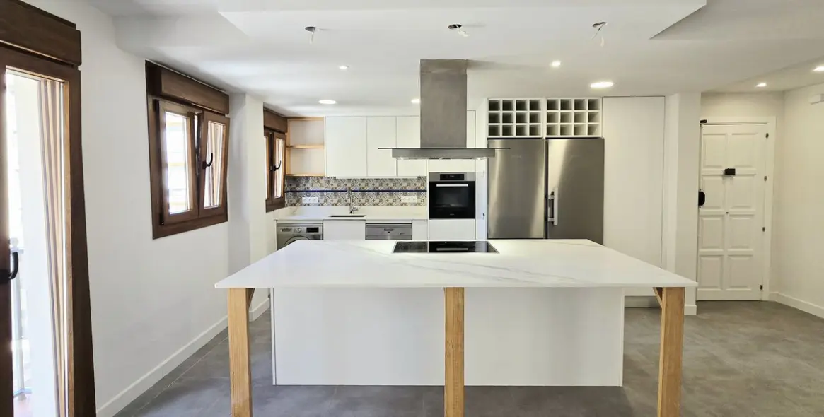 Sale of middle floor apartment in Málaga Centro 12