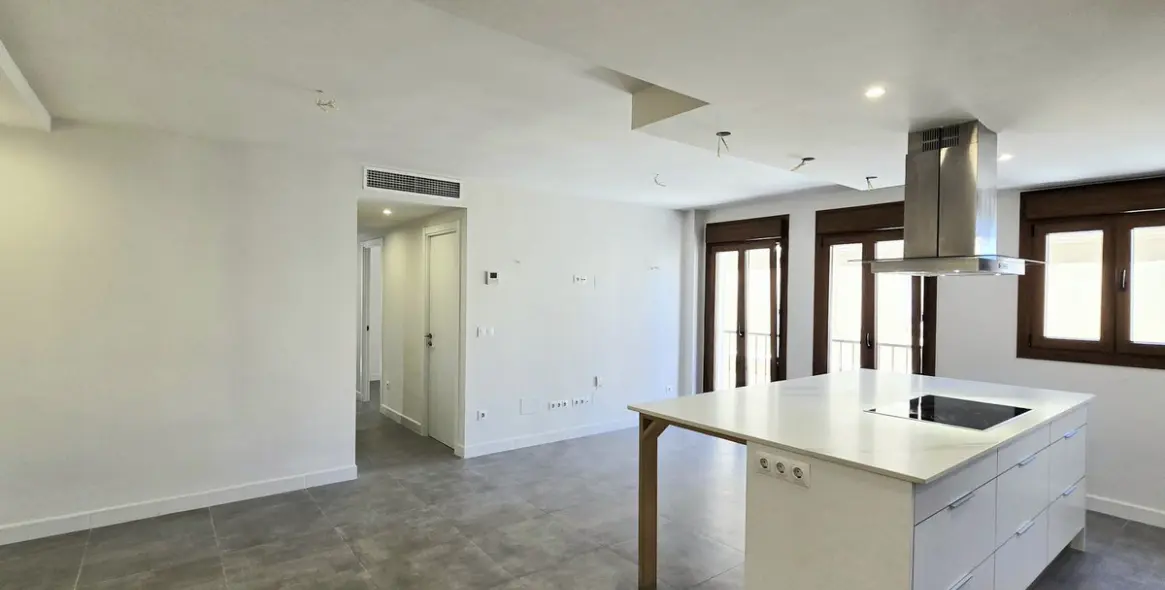 Sale of middle floor apartment in Málaga Centro 13