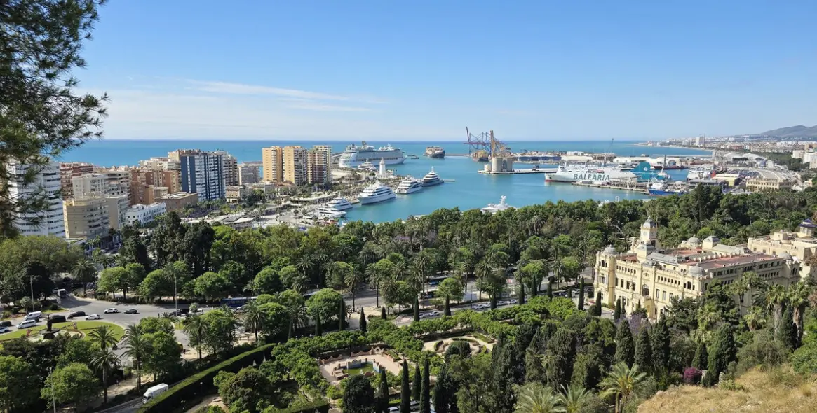Sale of middle floor apartment in Málaga Centro 14