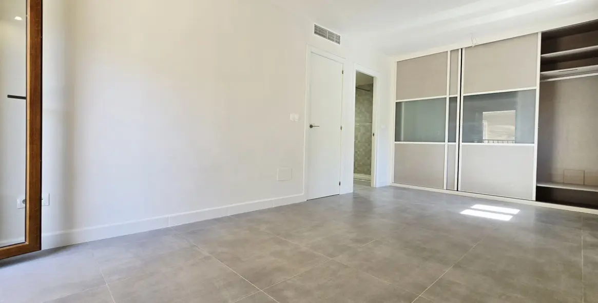 Sale of middle floor apartment in Málaga Centro 24