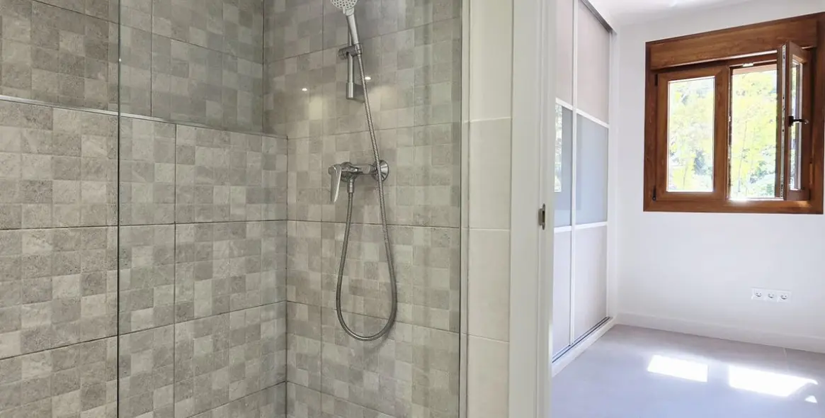 Sale of middle floor apartment in Málaga Centro 27