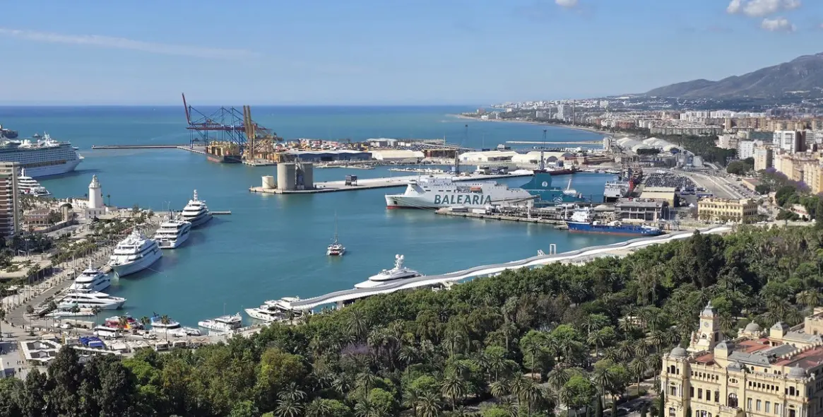 Sale of middle floor apartment in Málaga Centro 29