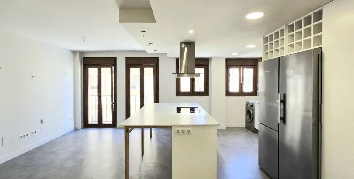 Sale of middle floor apartment in Málaga Centro 32