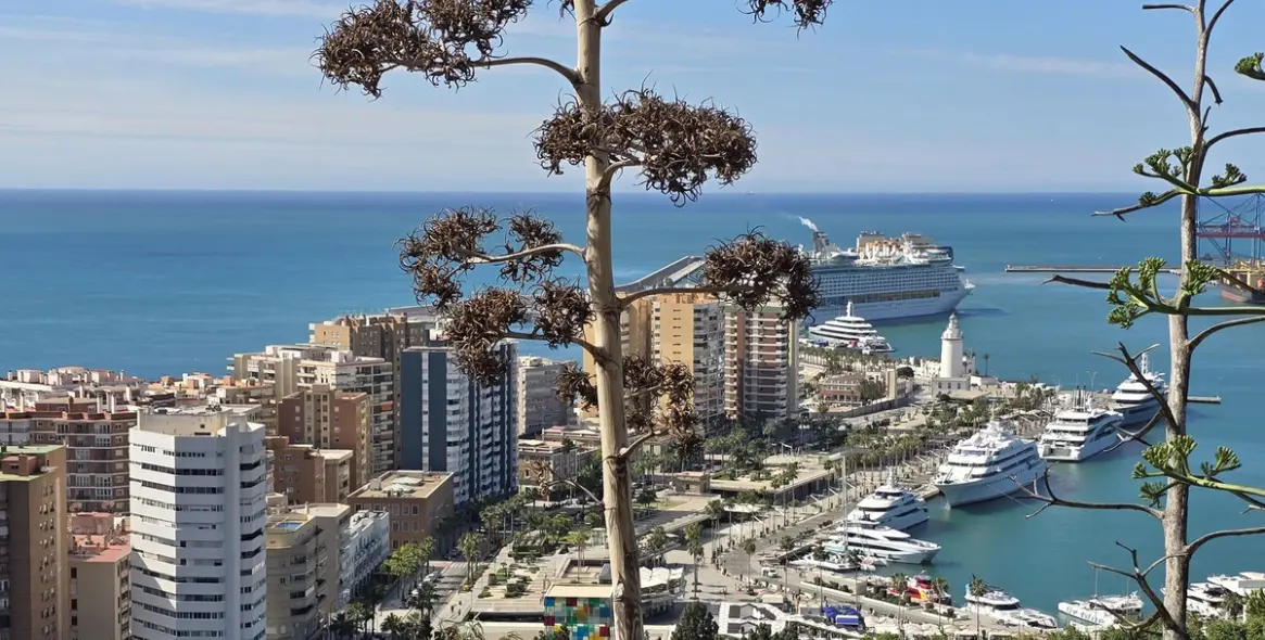 Sale of middle floor apartment in Málaga Centro 38