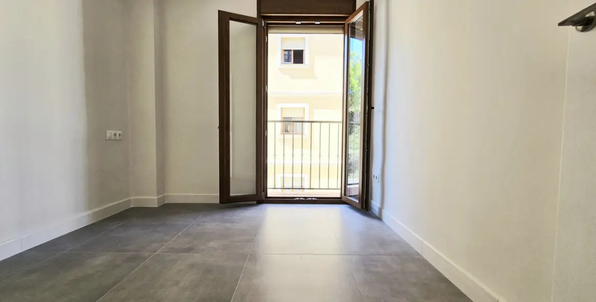 Sale of middle floor apartment in Málaga Centro 39