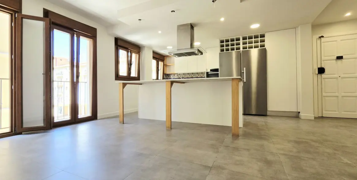 Sale of middle floor apartment in Málaga Centro 41