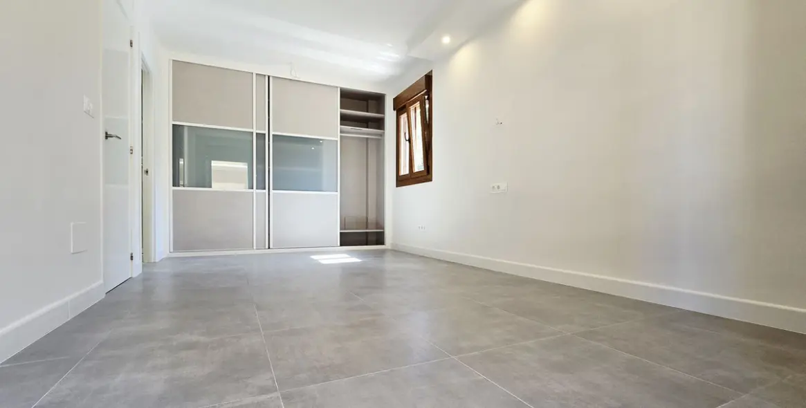 Sale of middle floor apartment in Málaga Centro 48