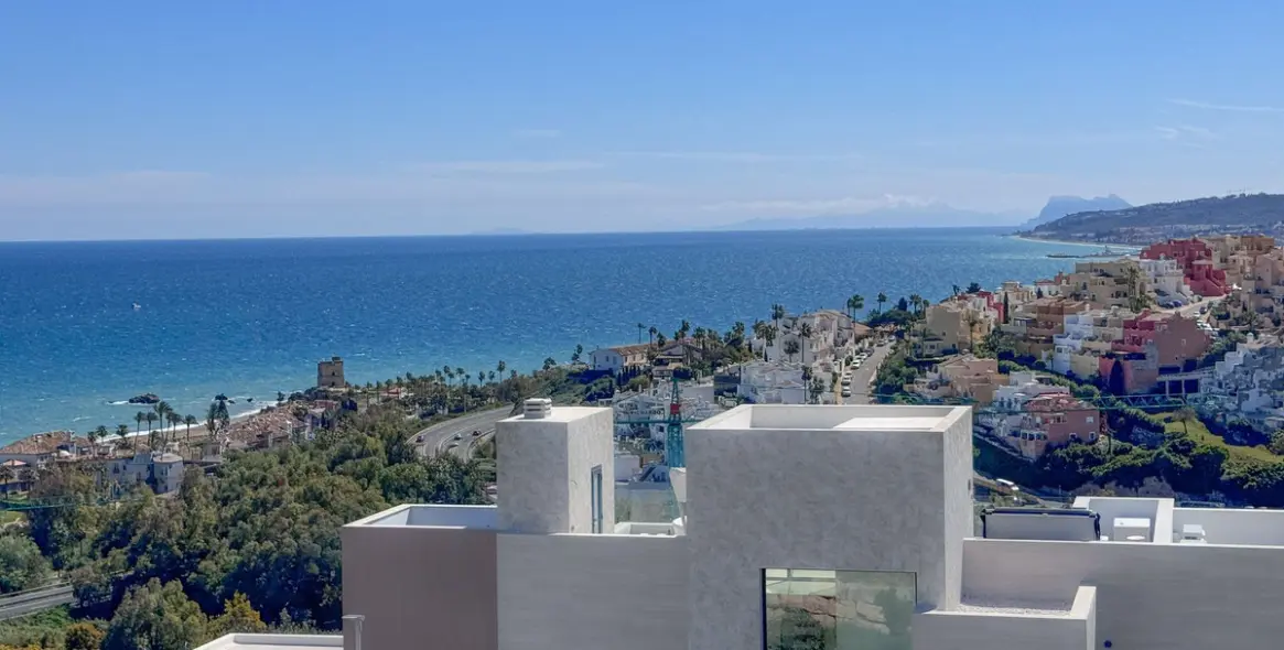 Sale of penthouse in Casares Playa 2