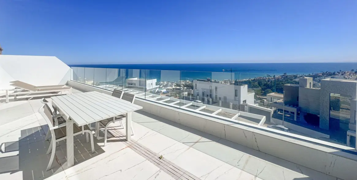 Sale of penthouse in Casares Playa 3