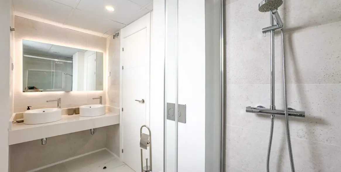Sale of penthouse in Casares Playa 12