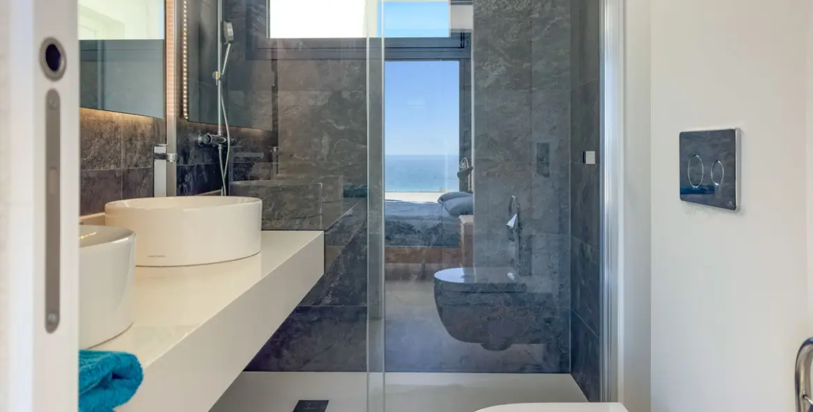 Sale of penthouse in Casares Playa 13