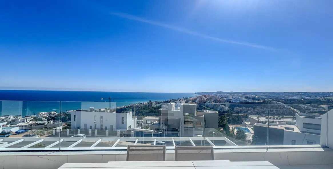 Sale of penthouse in Casares Playa 14