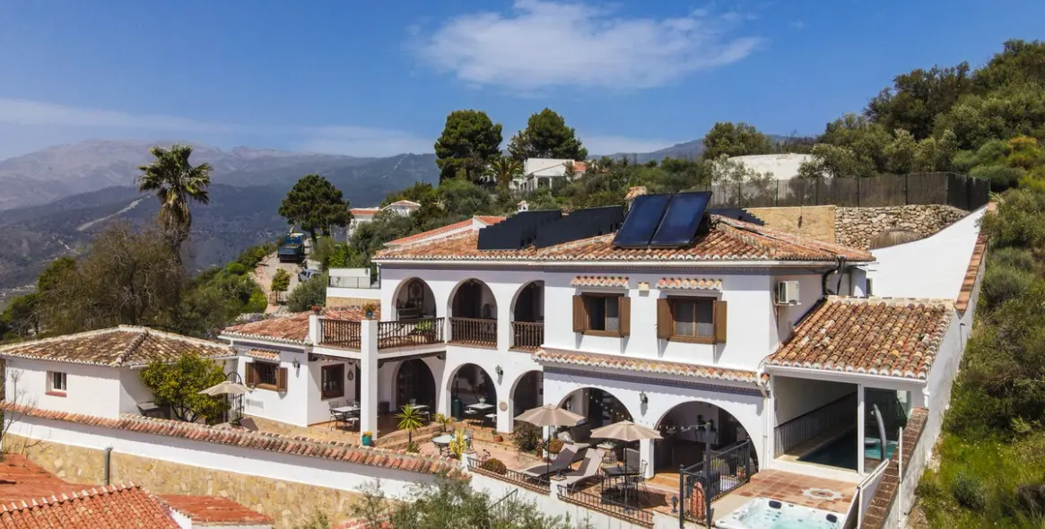 Sale of detached villa in Cómpeta 2