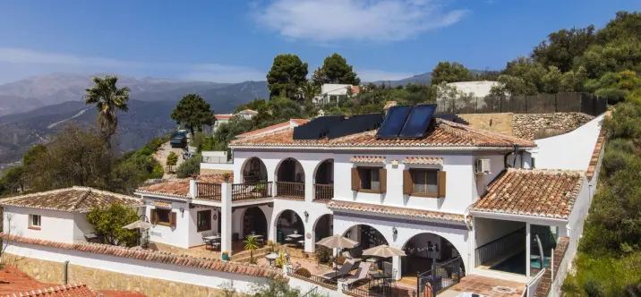Sale of detached villa in Cómpeta 1