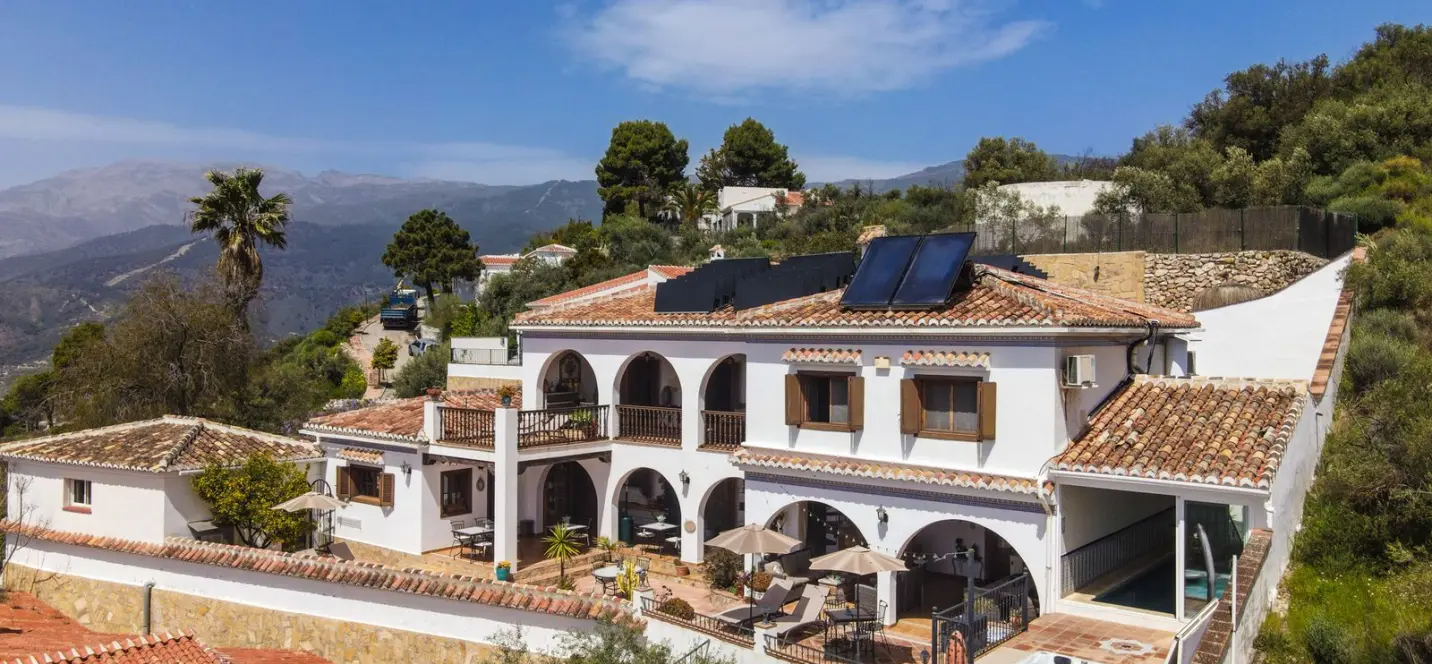 Sale of detached villa in Cómpeta 1