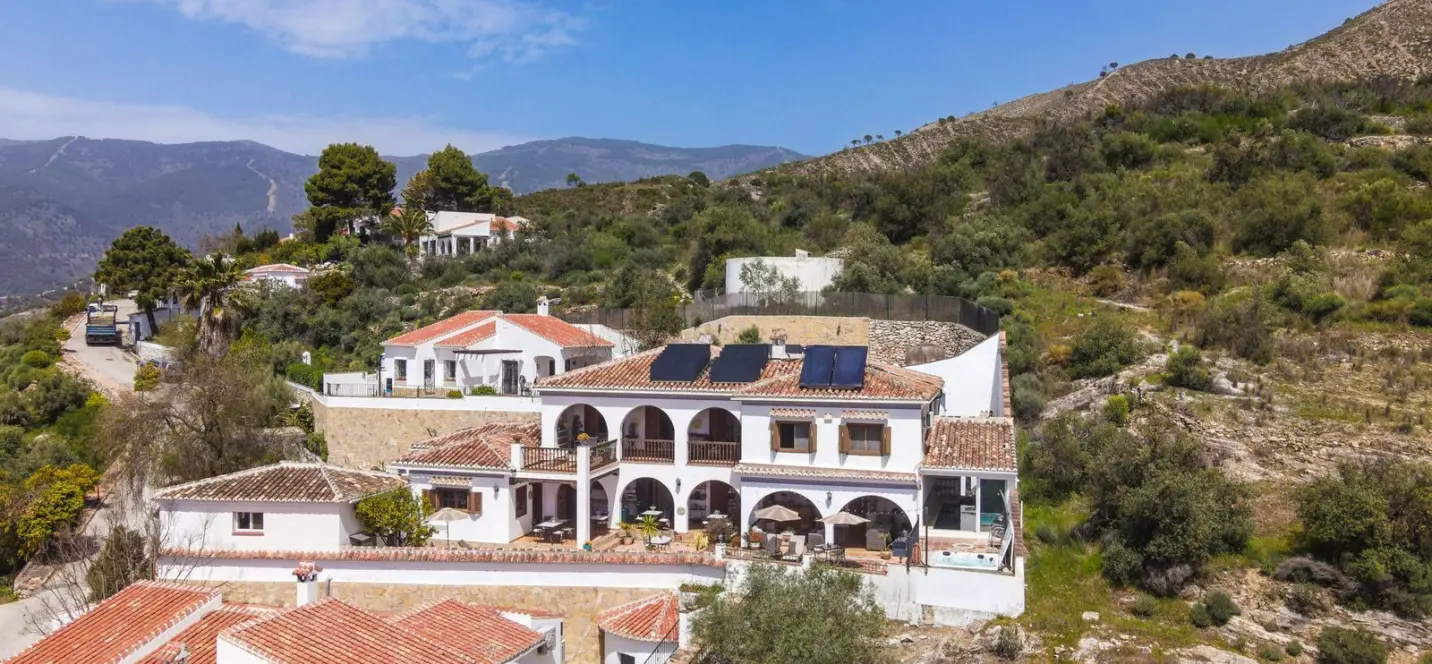 Sale of detached villa in Cómpeta 2