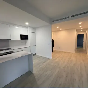 Sale of middle floor apartment in Estepona