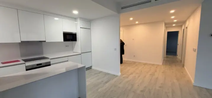 Sale of middle floor apartment in Estepona 1