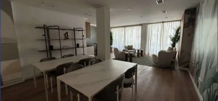 Sale of middle floor apartment in Estepona 2