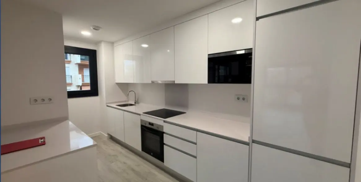 Sale of middle floor apartment in Estepona 4