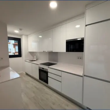 Sale of middle floor apartment in Estepona