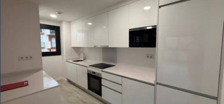 Sale of middle floor apartment in Estepona 3