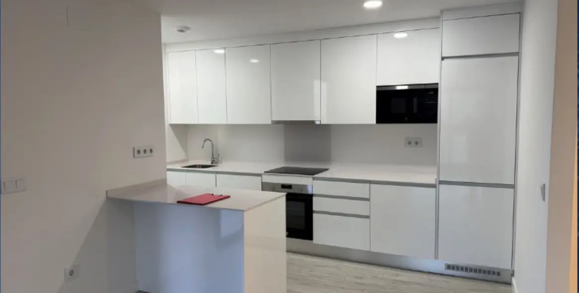 Sale of middle floor apartment in Estepona 5