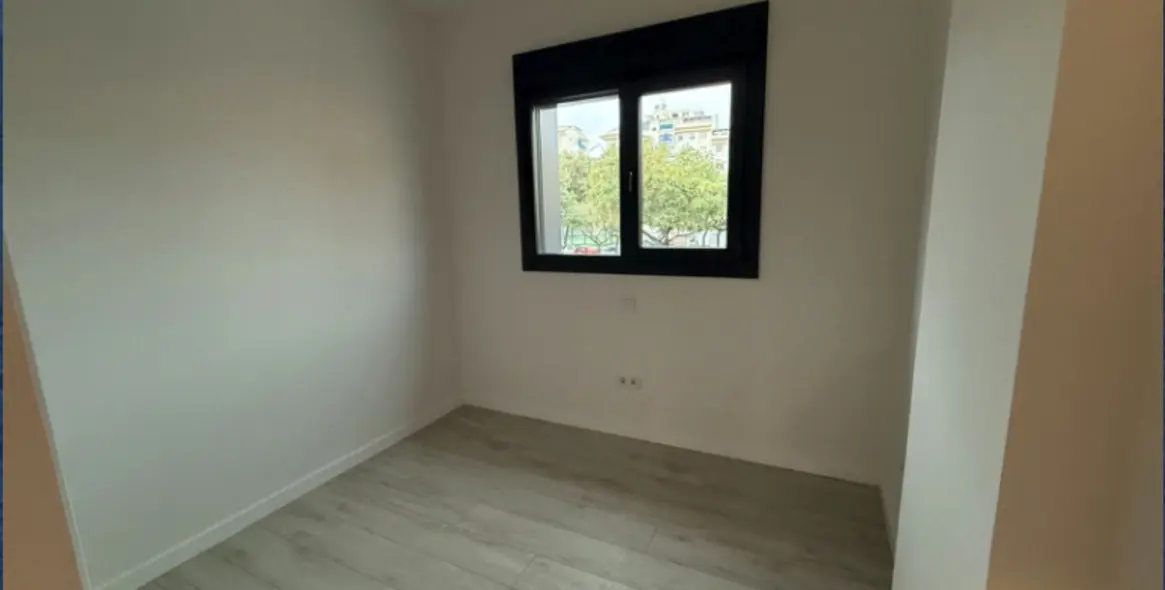 Sale of middle floor apartment in Estepona 11