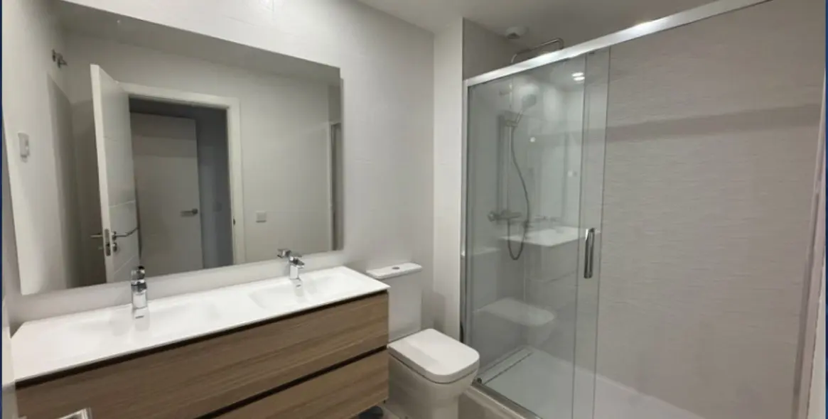 Sale of middle floor apartment in Estepona 12