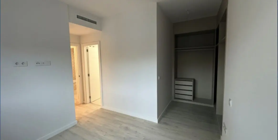 Sale of middle floor apartment in Estepona 14