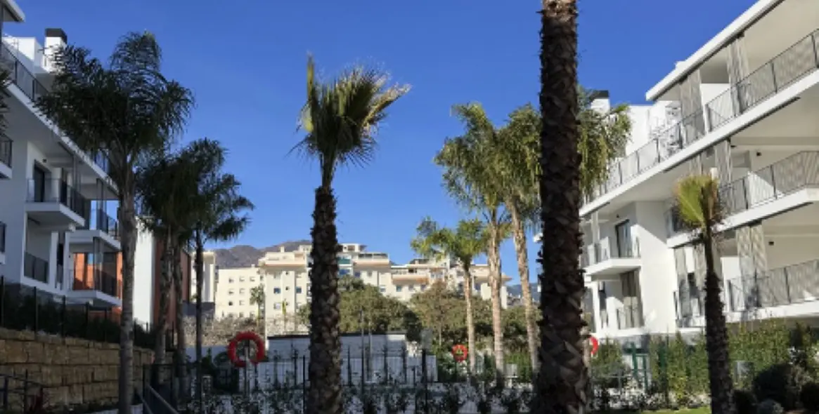 Sale of middle floor apartment in Estepona 22