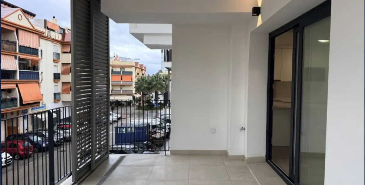 Sale of middle floor apartment in Estepona 25
