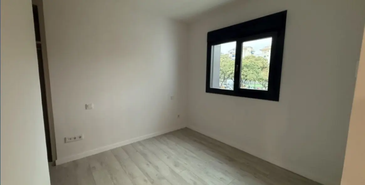 Sale of middle floor apartment in Estepona 26