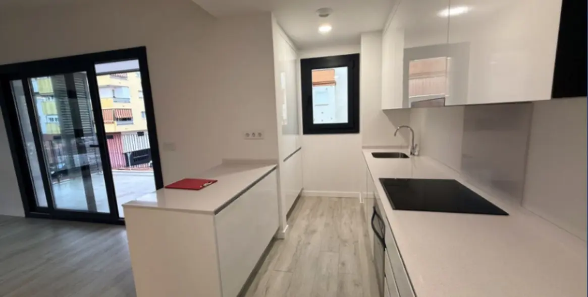 Sale of middle floor apartment in Estepona 31