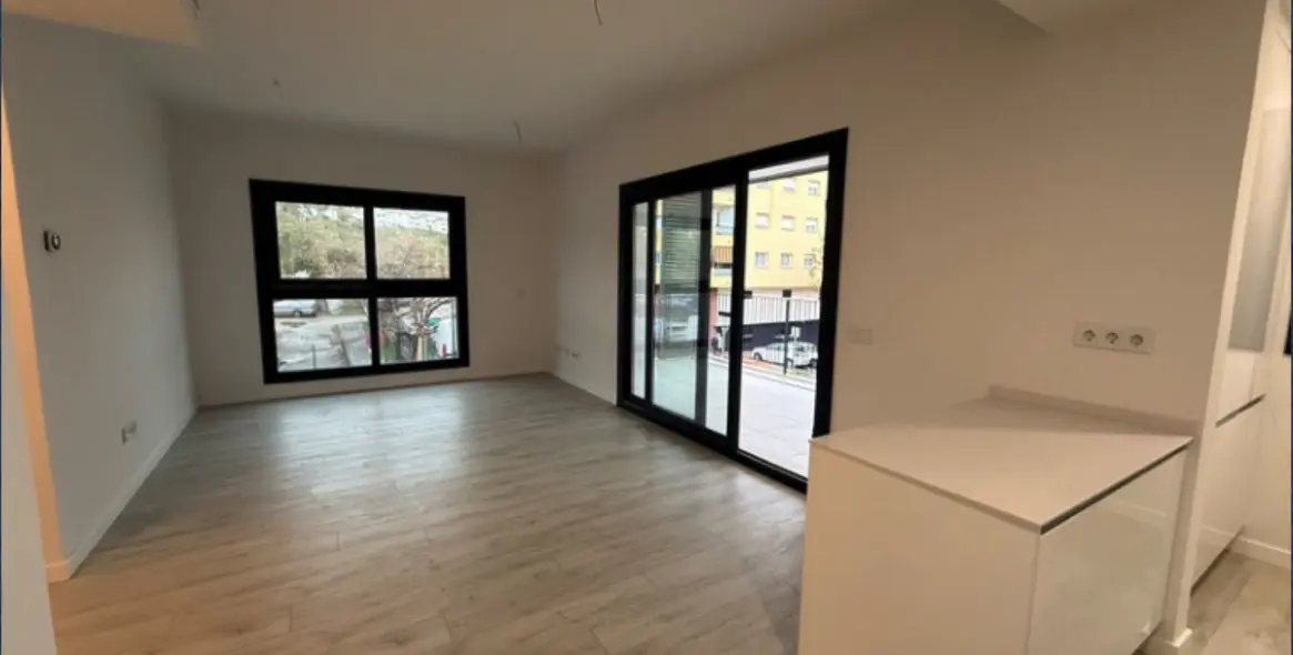 Sale of middle floor apartment in Estepona 32