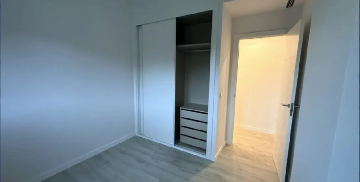 Sale of middle floor apartment in Estepona 34