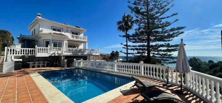 Sale of detached villa in El Chaparral 0