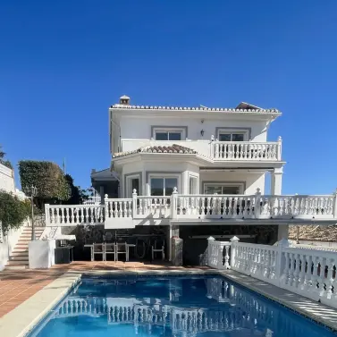 Sale of detached villa in El Chaparral