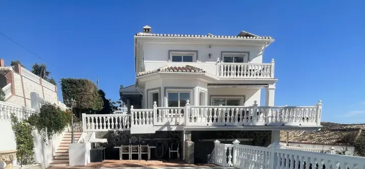 Sale of detached villa in El Chaparral 1