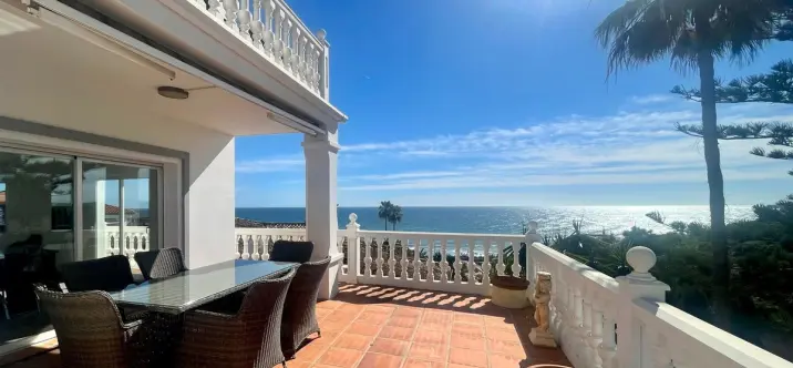 Sale of detached villa in El Chaparral 2