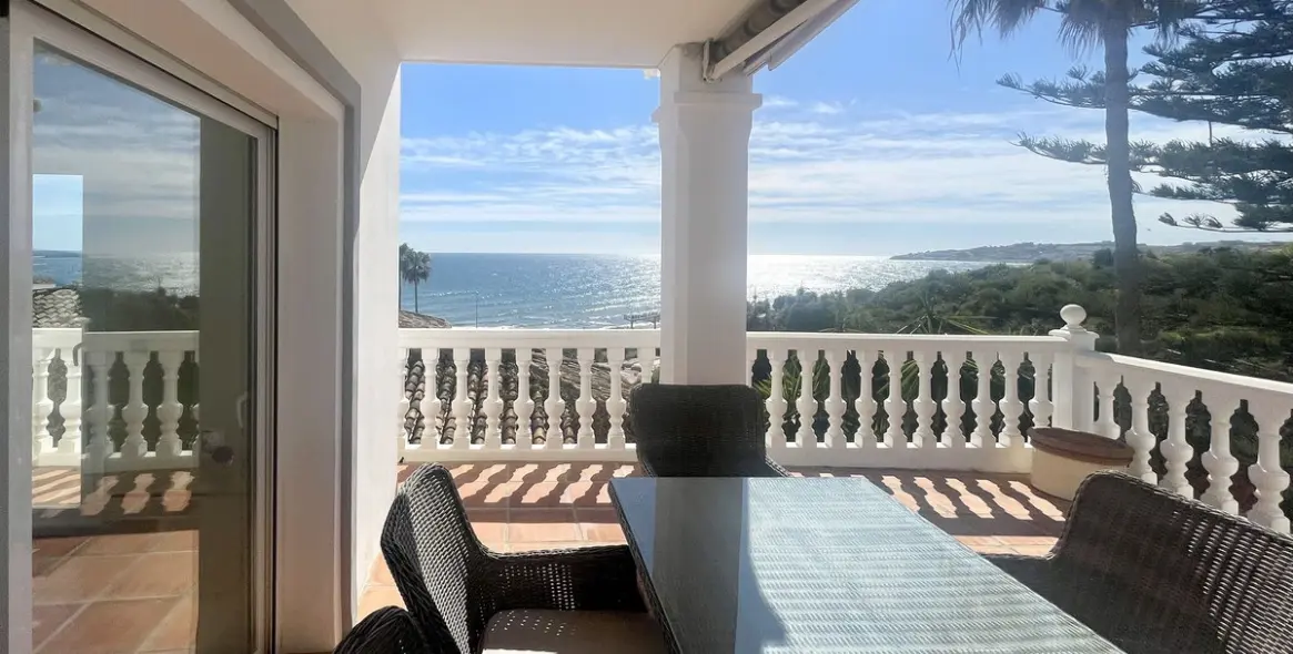 Sale of detached villa in El Chaparral 6