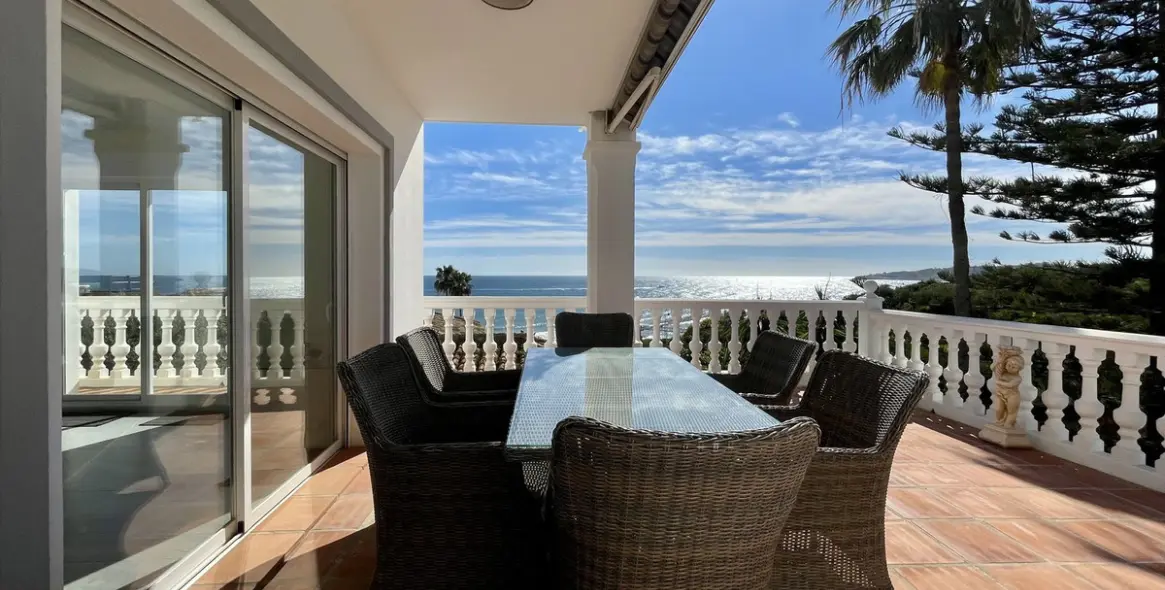 Sale of detached villa in El Chaparral 12