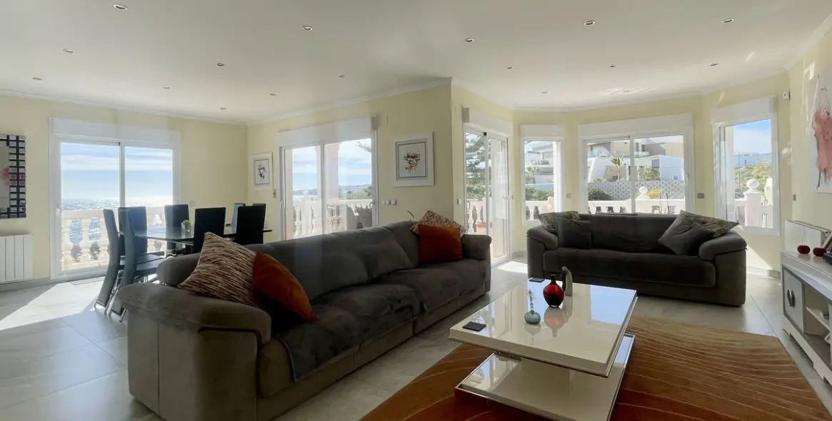 Sale of detached villa in El Chaparral 14