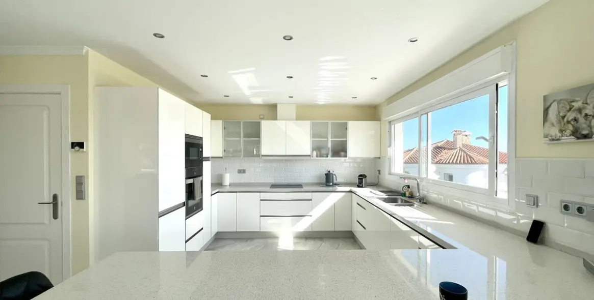 Sale of detached villa in El Chaparral 17