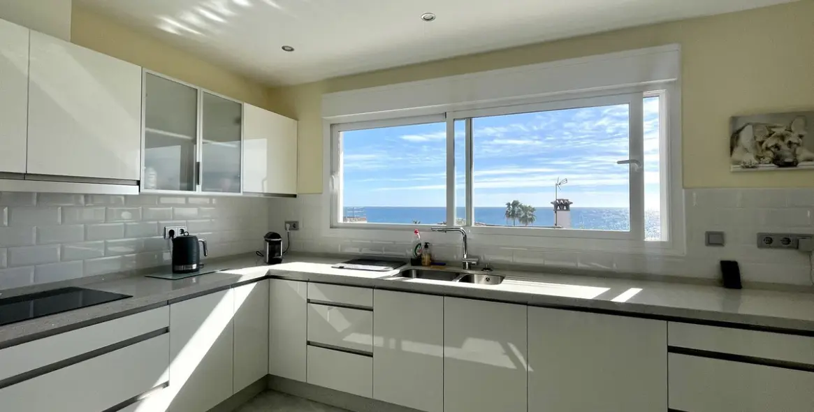 Sale of detached villa in El Chaparral 19