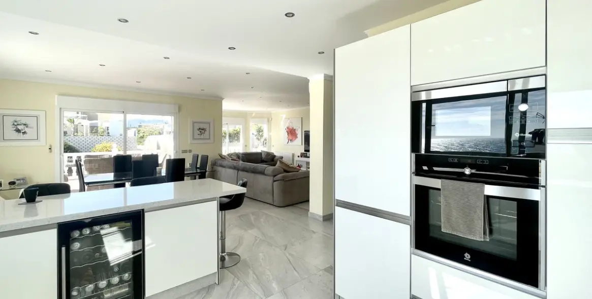 Sale of detached villa in El Chaparral 20