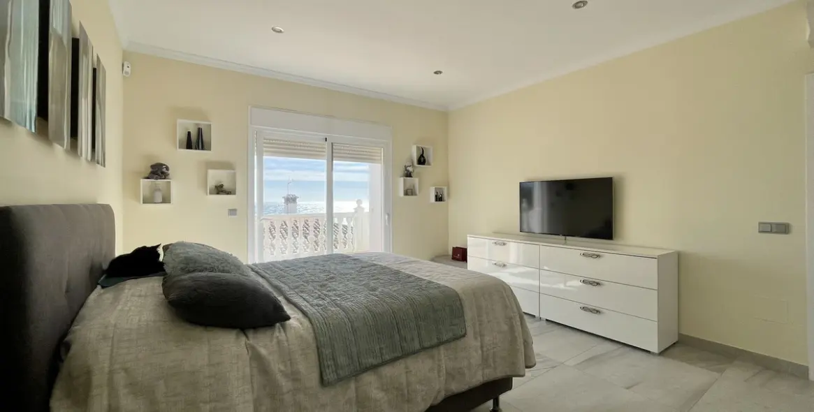 Sale of detached villa in El Chaparral 27