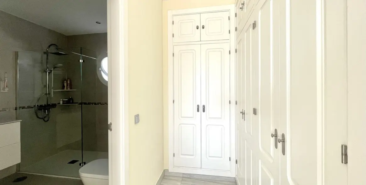 Sale of detached villa in El Chaparral 29
