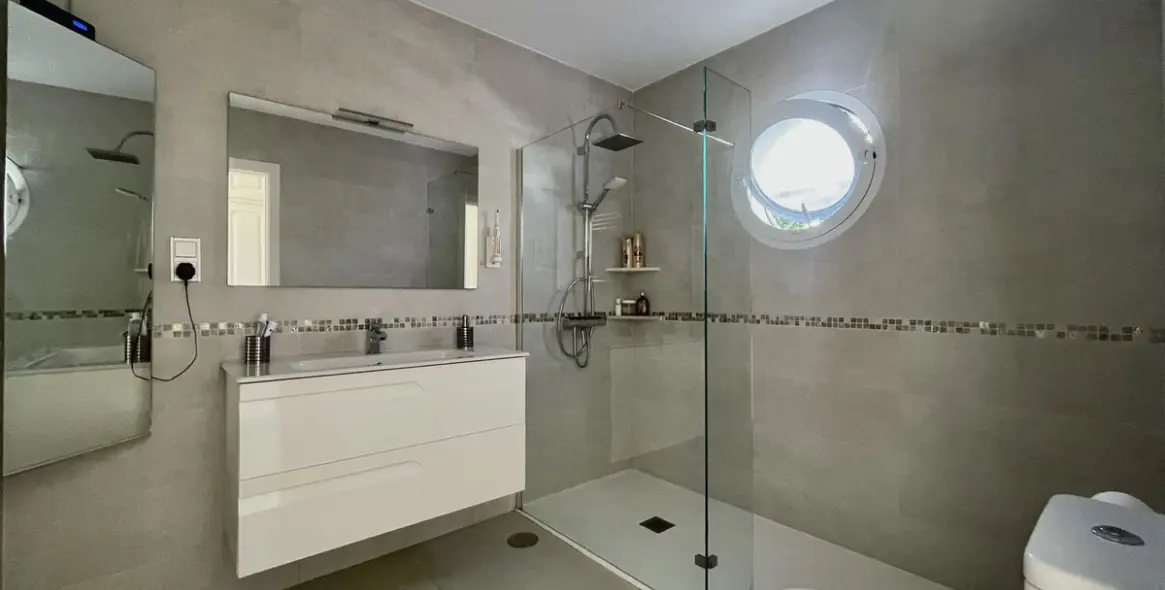 Sale of detached villa in El Chaparral 30